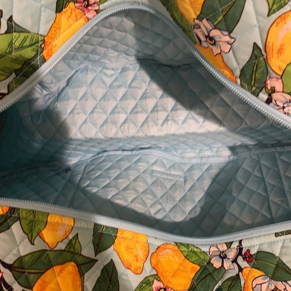 ‼️holiday sale-FIRM‼️ NWT vera bradley large travel duffel lemon grove - Picture 9 of 10